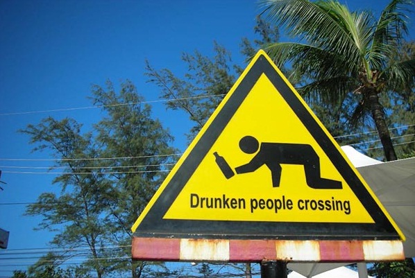 Файл:Irish drunken man on the road.jpg