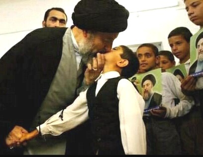 Файл:Khomeini kiss.jpg