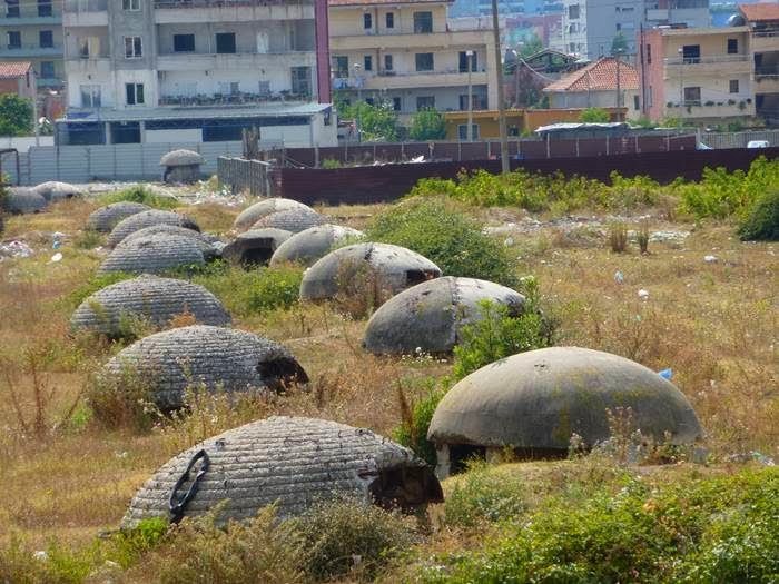 Файл:Albania mushroom bunkers.jpg
