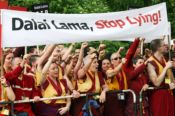 Файл:Dalaii-lama-stop-lying.jpg