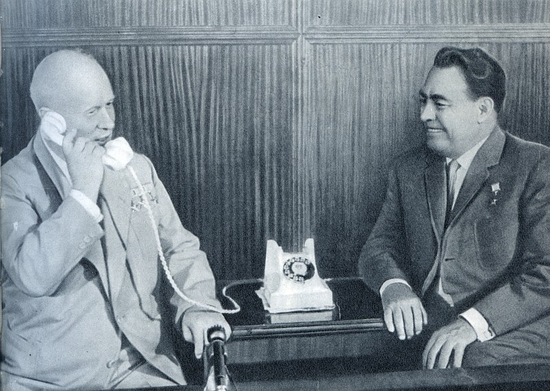 Файл:Hruschev Brezhnev Kosmonavty.jpg