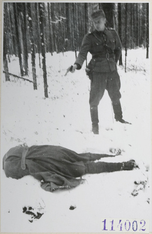 Файл:Finnish soldier killed russian.jpg