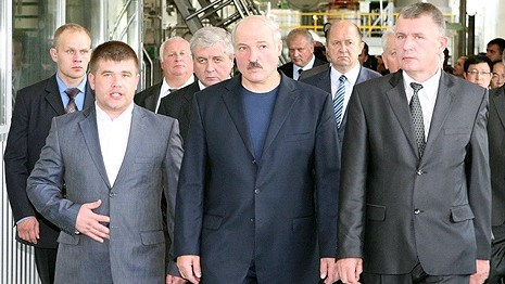 Файл:President Lukashenko and His New Retinue.png