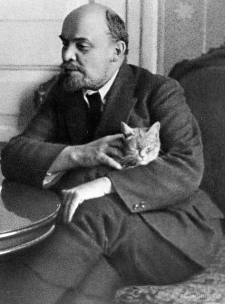 Файл:Lenin koshka.jpg