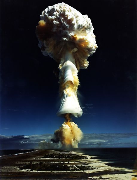 Файл:Nuclear bomb test polynesia.jpg