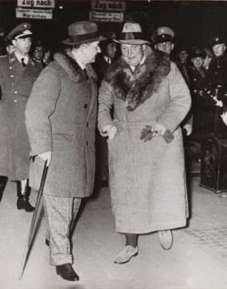 Фюрер и любимая тёща Геринг