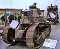 Рено FT-17. Именно он является предком современных танков