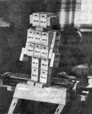 Роботы из пачек появились ещё в 1980-х(этот, например, 1985)