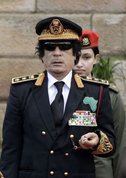 Файл:Kaddafi polgolovy tan.jpg