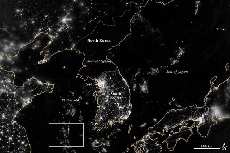 Файл:Koreas at night.jpg