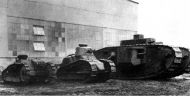 Принятые на вооружение американские танки эпохи ПМВ. Слева направо: Форд 3-тонный, Шеститонный М1917 (клон Рено ФТ) и Mark VIII Liberty