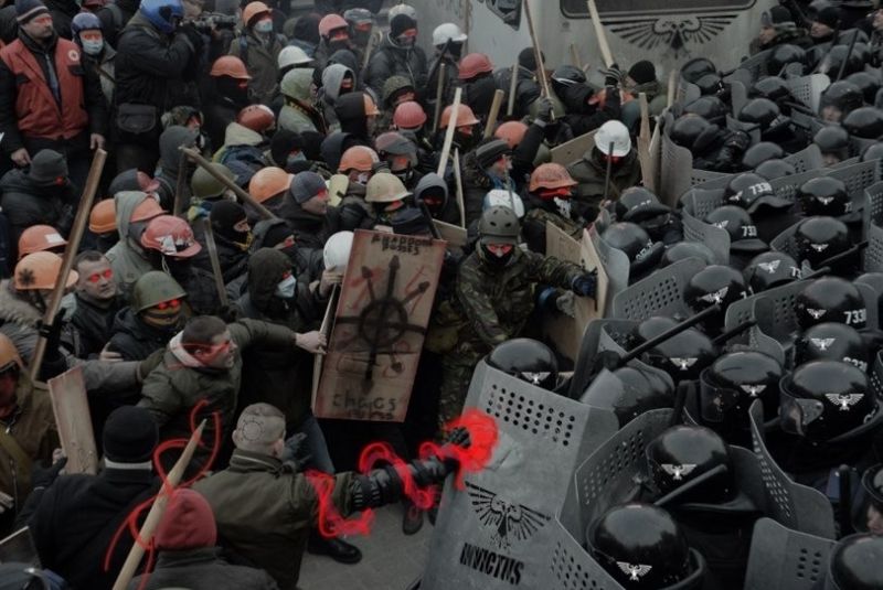 Файл:Euromaidan-chaos.jpg