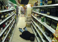 Пошёл в супермаркет и упился.