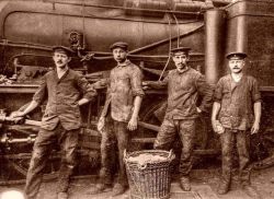 Рабочие паровозного депо — элита рабочего класса.