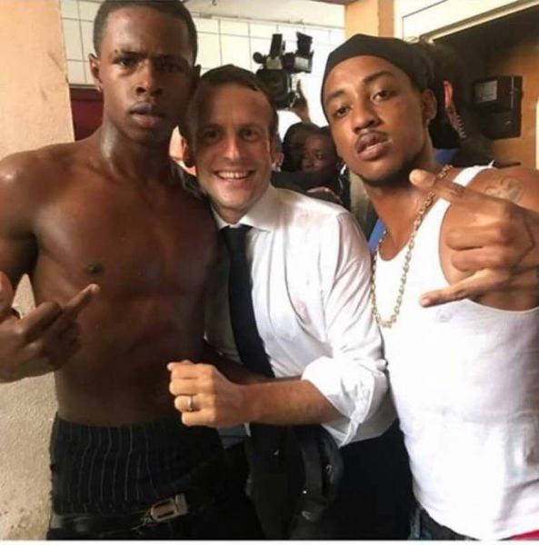 Файл:Macron2.jpg