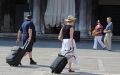 Весьма популярные у иностранных путешественников чемоданы на колёсиках